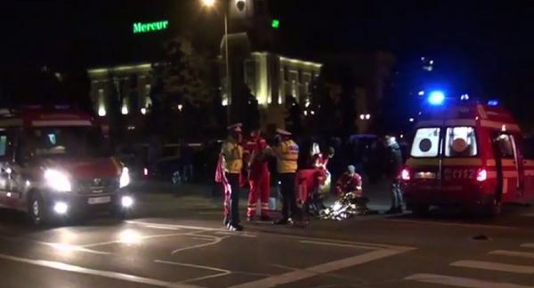 Trei oameni au ajuns la spital, după ce un autoturism a lovit o dubă, în Braşov