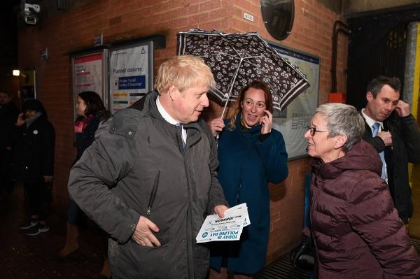 Alegătorii din Marea Britanie, chemaţi la vot pentru stabilirea formulei Parlamentului