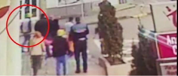 Bărbat înarmat şi agresiv, împuşcat de poliţiştii din Tecuci în plină stradă