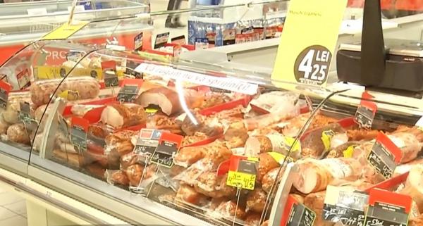 Producătorii români înlocuiesc carnea de porc cu cea de pui, din cauza pestei