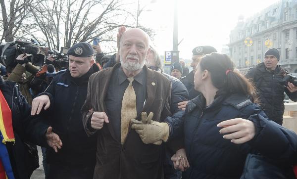 Momente tensionate la comemorarea Revoluției din '89, în Piața Universității