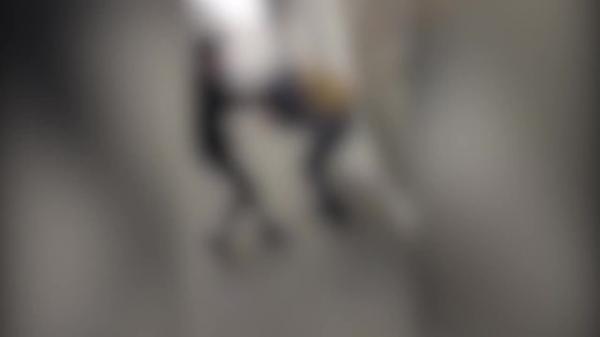 Elevă de liceu cu părul smuls din cap nu mai vrea să meargă la şcoală, de frică, la Ţăndărei (video)