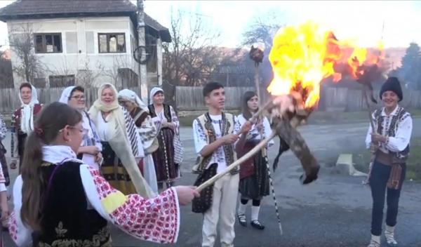 Tradiția pițărăilor pentru colindători, păstrată de sute de ani în Mehedinți