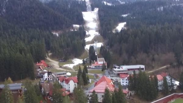 Poiana Braşov se pregătește de Crăciun, dar lipsește zăpada