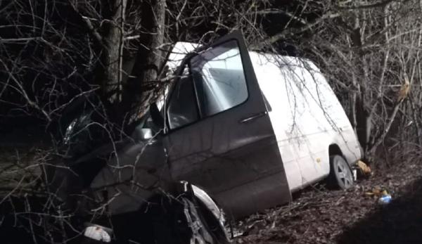 Microbuz cu pasageri, accident teribil în Neamţ. Doi bărbaţi au murit