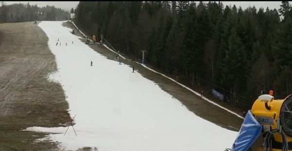 Zăpada, cel mai așteptat cadou de Crăciun de copiii aflaţi la munte