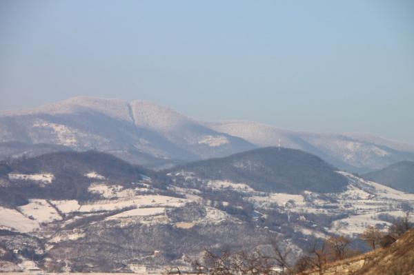 Turiștii au umplut stațiunile de la munte, deşi nu se pot bucura încă de zăpadă