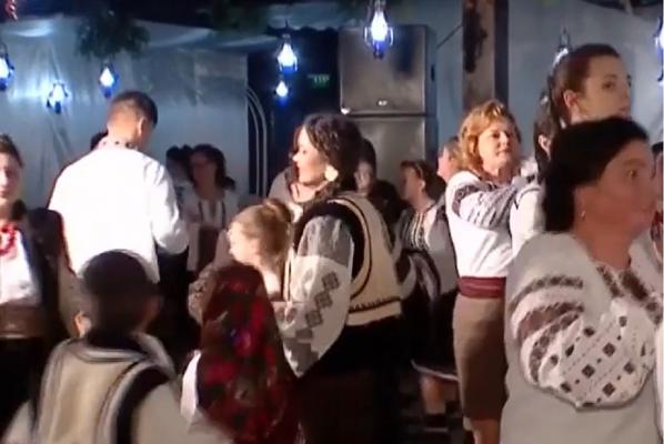 Petrecerile ţin trei zile şi trei nopţi şi sunt ca în poveşti, în Bucovina
