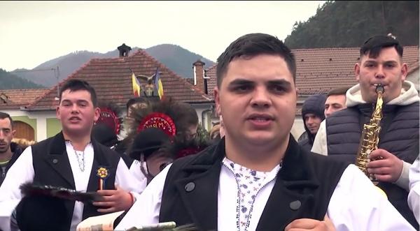 Turiști colindați de junii Sibiului, în a doua zi de Crăciun