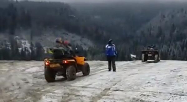 Accident cu ATV-ul pe munte. Turist transportat cu elicopterul SMURD, după ce s-a lovit a coloana vertebrală