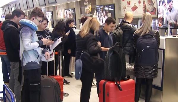 Românii care voiau de Revelion în Dubai au fost de 2 ori întorși cu avionul pe Otopeni