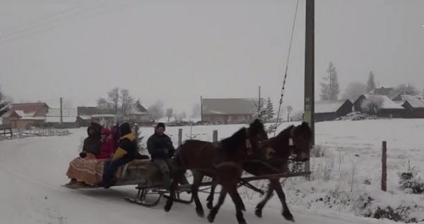 Plimbare de poveste cu sania trasă de cai, în Harghita