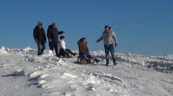 Pârtiile de pe muntele Semenic au fost luate cu asalt de turişti