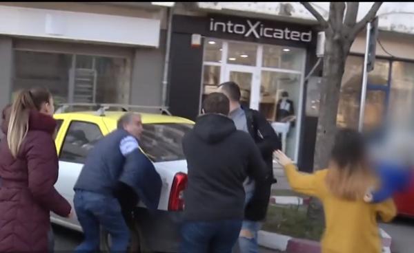Doi şoferi s-au bătut în Târgovişte, după un conflict în trafic (Video)