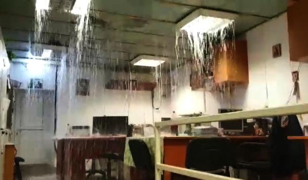 Inundaţie puternică şi pericol de electrocutare în staţia de metrou Griviţa