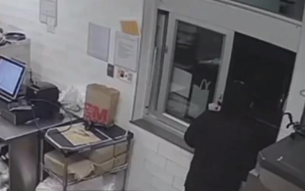 Atac la un restaurant din Texas. Individ înarmat a pătruns înăuntru