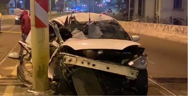 O tânără din Dolj şi-a transmis moartea în direct, pe internet