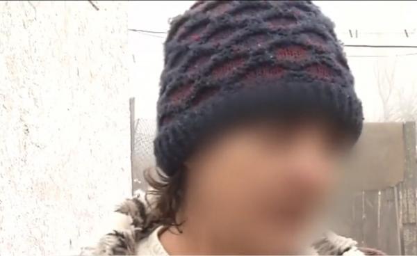 Fetiţă de şapte ani, bătută de propria mamă şi lăsată să îngheţe în Galaţi