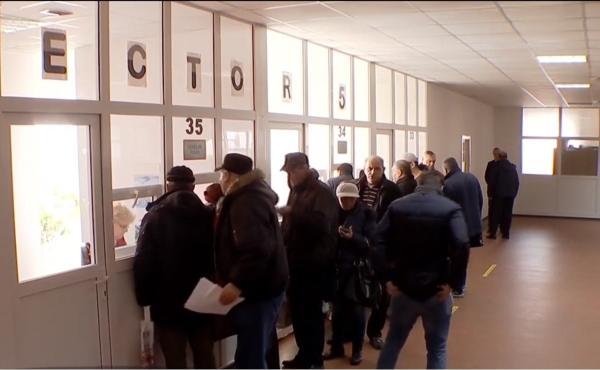 Ministrul Muncii vrea mese în loc de ghişee la Casele de Pensii