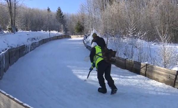 Singura pistă de sanie pe pantă naturală din Europa de Est se află la Vatra Dornei
