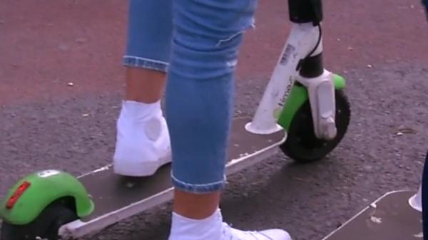 Românii cu trotinete electrice vor putea circula cu maximum 25 de kilometri pe oră