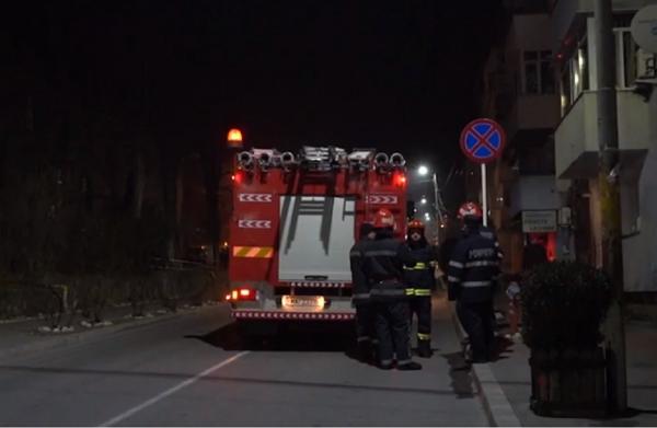 Explozie într-un bloc din Fieni, Dâmbovița. Un bărbat a suferit răni grave