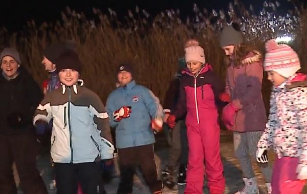 Patinoar natural construit de pompieri în mijlocul pădurii, în Mureş