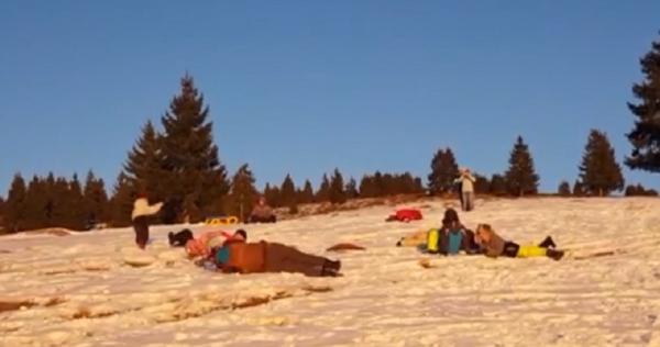 Mica Unire, sărbătorită de turişti pe pârtii, la schi sau la un pahar de vin fiert