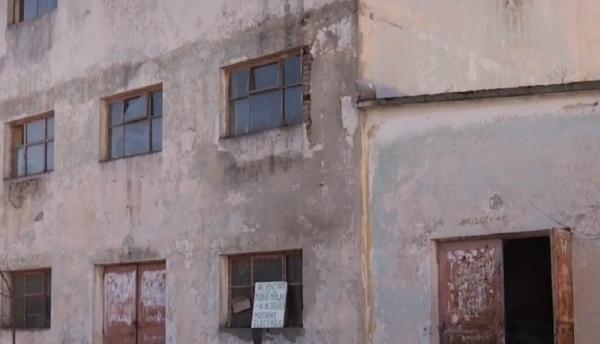 Scornicești, moștenirea grea a Epocii de Aur. Localnicii își câștigă traiul muncind pământul