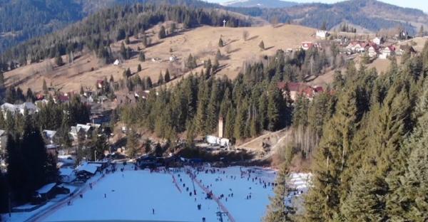 Jocuri pe pârtie la Serbările Zăpezii din stațiunea Durău