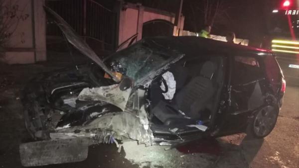 Tragedie pe o şosea din Giurgiu. Un tânăr a murit după ce a intrat cu maşina într-un cap de pod