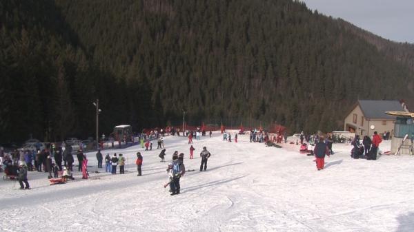 Distracție cu soare pe pârtiile din masivul Retezat