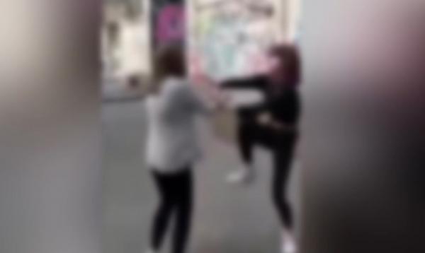 Anchetă la un liceu din Craiova unde două eleve de 13 ani s-au luat la bătaie