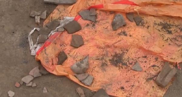 Părţi importante din istoria vechii cetăţi Tomis, excavate şi aruncate pe un câmp, la marginea Constanţei