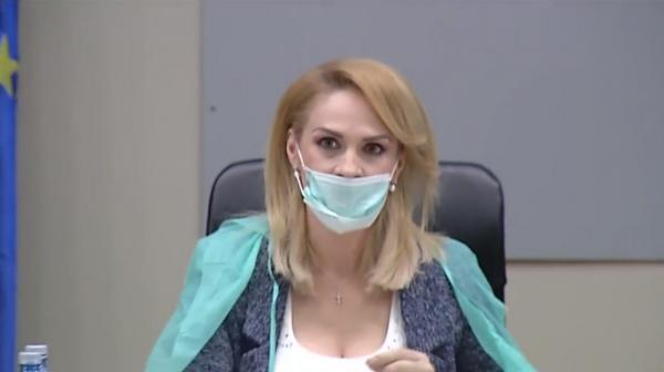 Gabriela Firea şi consilierii PSD, cu mască de protecție împotriva "virusului guvernamental"
