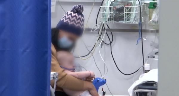 Panica a pus stăpânire pe părinți, în plin sezon gripal. Spitalele, luate cu asalt