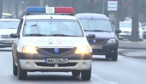 Tatăl unui copil acuză un poliţist că l-ar fi bătut pe fiul lui, la o şcoală din Maramureş