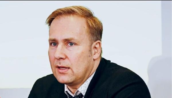 Ministrul Sănătăţii, acuzat că lucrează în continuare într-un spital privat