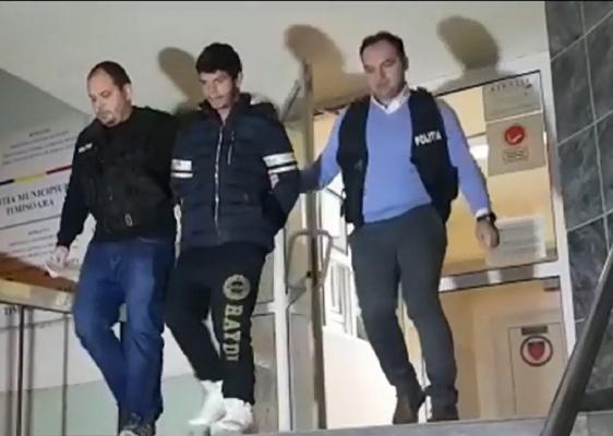 Hoţul care a jefuit o femeie de 78 de ani, după ce bătrâna a ripostat minute în şir, a fost prins