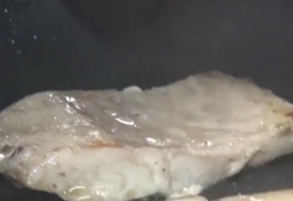 Ultimul moft: mâncare de crocodil