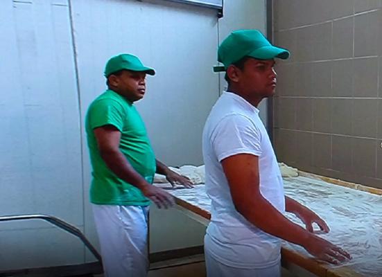 Patronul brutăriei din Ditrău, plângere penală împotriva celor care i-au ameninţat pe muncitorii din Sri Lanka