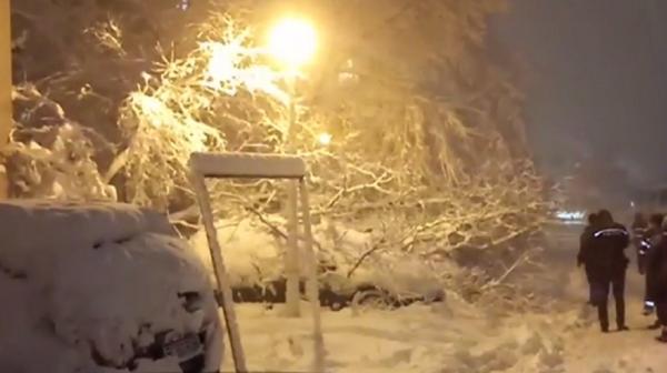 Cod portocaliu de ninsoare şi viscol în Bucureşti