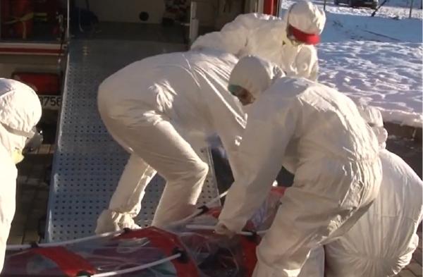 Profesoara din Suceava suspectată de îmbolnăvire cu coronavirus, transferată la spitalul din Iaşi