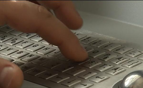 Tot mai mulţi funcţionari publici, înlocuiţi cu aplicaţii