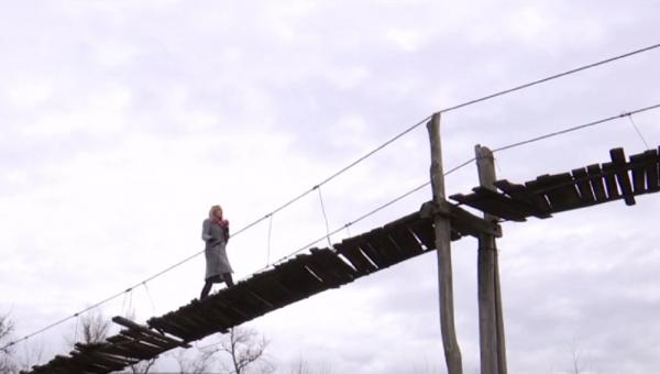Două sate din Mehedinţi, încă rupte de civilizaţie. Uitaţi de lume, locuitorii supravieţuiesc cum pot (Video)
