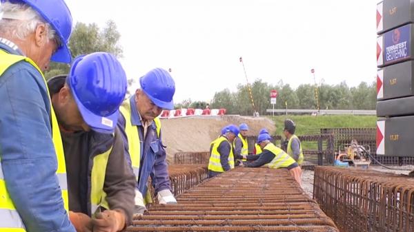 Criza forței de muncă pare fără soluție. Numărul românilor care pleacă în străinătate crește