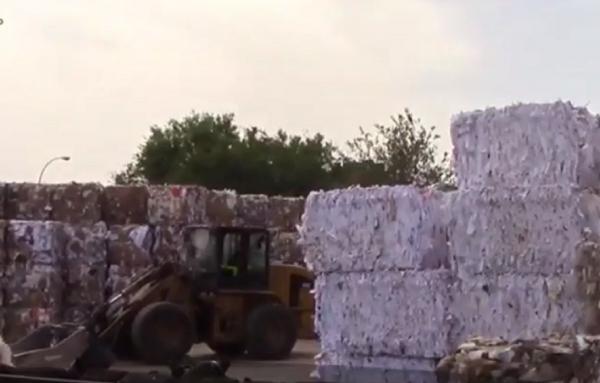 Români arestați în Spania pentru furt de deşeuri de hârtie (Video)