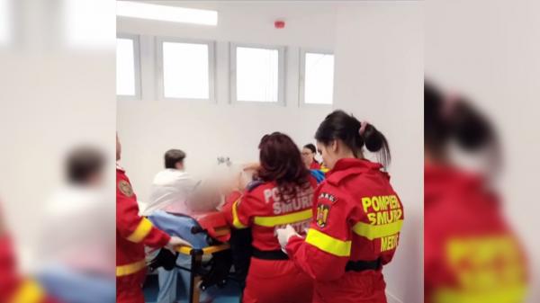 Un bărbat de 73 de ani a făcut infarct după aterizarea pe aeroportul din Iaşi