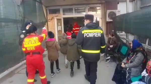 Plan roşu de intervenţie în Dolj. 25 de elevi s-au intoxicat în sala de clasă