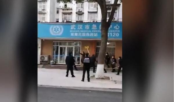 Autorităţile chineze, măsuri radicale pentru izolarea coronavirusului. Locuitorii unor oraşe, închişi în propriile case